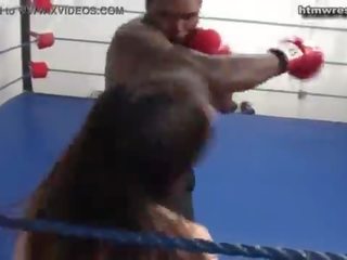 Negra masculino boxeando beast vs pequeña blanca dama ryona