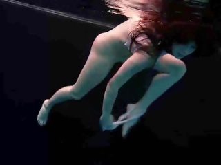 Onderwater flexibel gymnastic