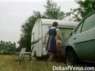 Retro sex 1970s - chlpaté bruneta - camper coupling